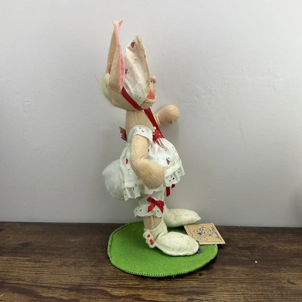 Annalee 11 Inch Spring Easter Parade Bunny Rabbit Girl With Tag